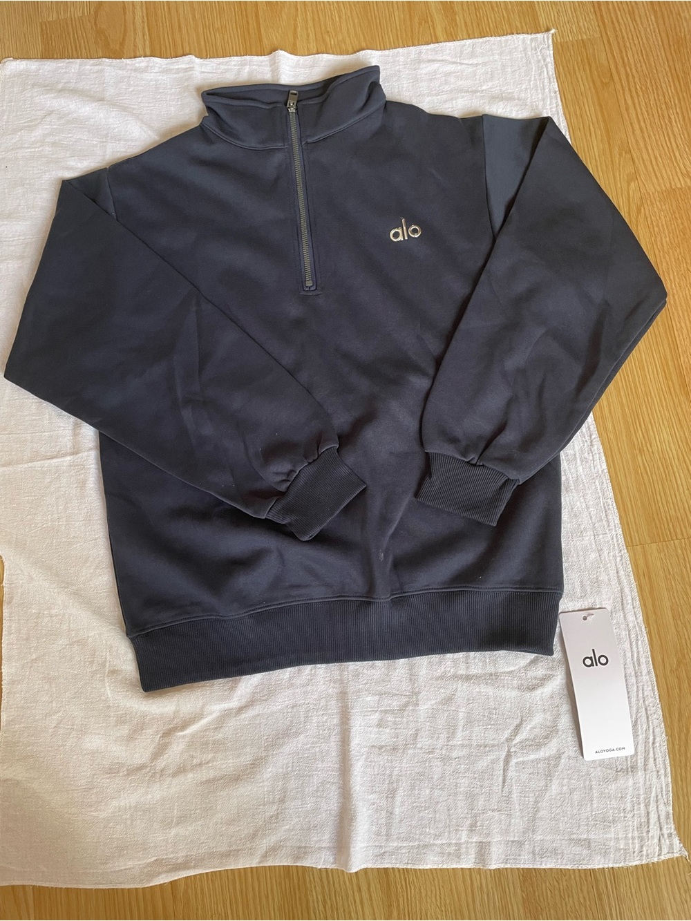 ALO Yoga Men’s Navy Quarter-Zip Sweater